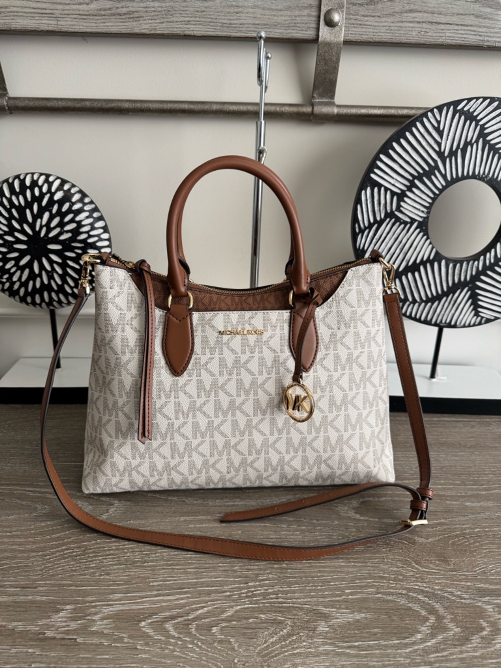 Michael Kors Austen Vanilla MK Logo Satchel with Brown Trim - Picture 2 of 16